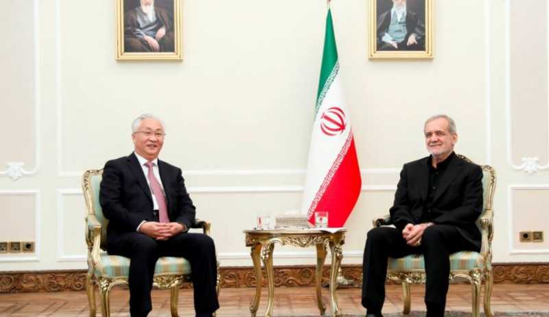 بزشكيان نتابع تنفيذ الاتفاق الشامل بين إيران والصين بزشكيان نتابع تنفيذ الاتفاق الشامل بين إيران والصين