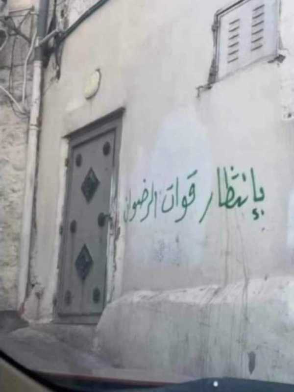  عنا بالشمال     