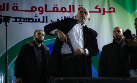 السنوار المزيج السياسي والعسكري والتضامن المجتمعي 