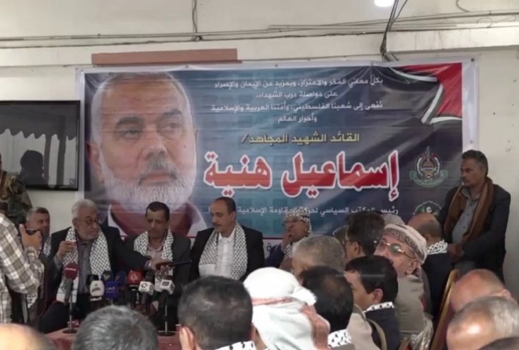 مشاهدٌ من خيمة العزاء وصورٌ من بيت الشهيد