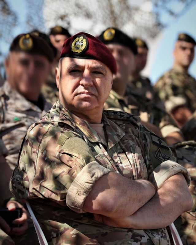 «عجقة» اقتراحات للتمديد لعون هل تكون الأشهر الستّة حلاً وسطاً؟