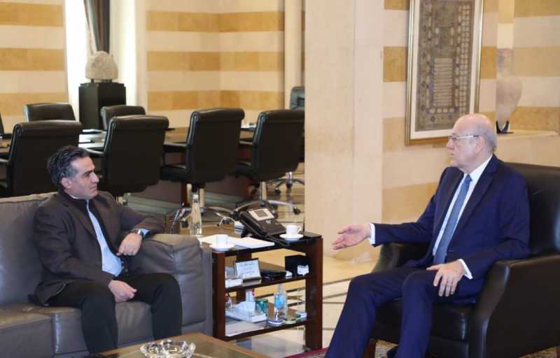 وزير الاشغال العامة والنقل الدكتور علي حمية