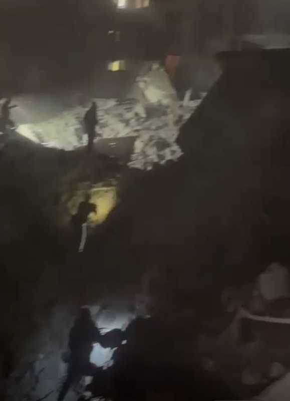 غارة اسرائيلية عنيفة تستهدف منطقة “البسطة” في وسط بيروت وأنباء عن شهداء