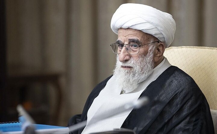 آية الله جنتي عودة قرار فرض العقوبات على غير شرعیة