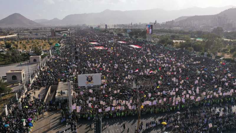 مسيرات مليونية في اليمن نصرة لغزة والقوات اليمنية تقول هاجمنا هدفين عسكريين في "يافا".. وج