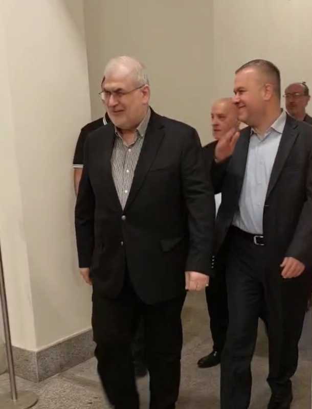  وصول وفد كتلة الوفاء للمقاومة  برئاسة رئيس الكتلة الحاج محمد رعد إلى السراي الحكومي للقاء رئيس الحك