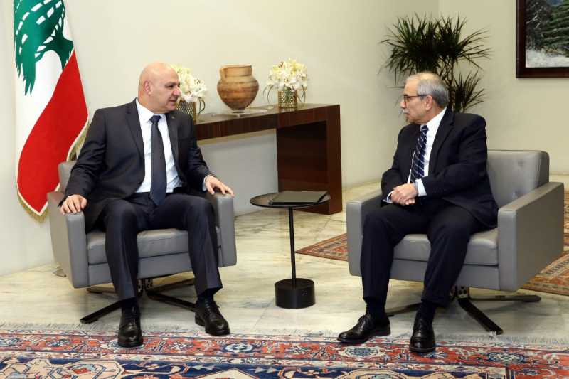 سلام لن أسمح بحكومة تحمل في داخلها إمكان تعطيلها