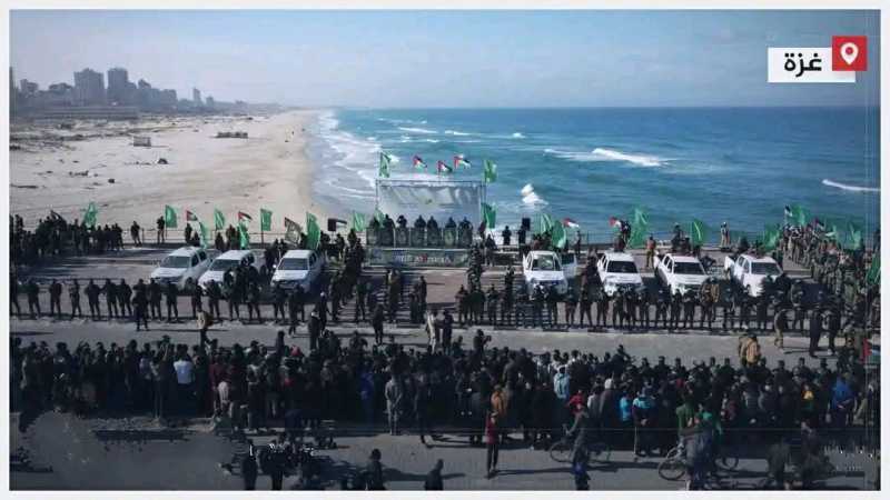 على شاطى غزة اثناء تسليم اسير امريكي ضربت كتائب القسام ترامب المهزوم ووجهة له صفعات مؤلمة