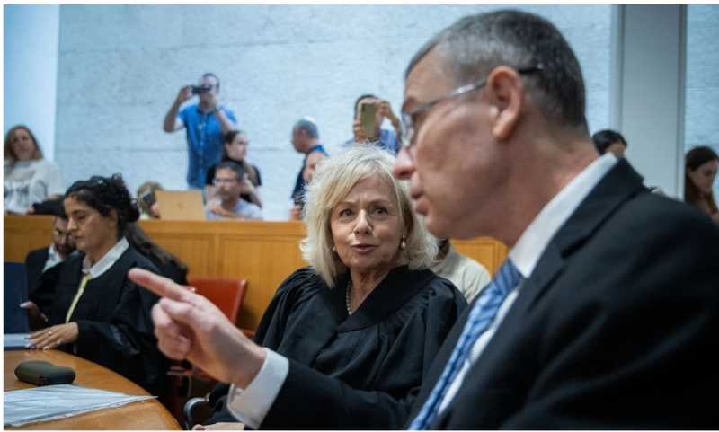 نتنياهو يُباشر عزل المستشارة القضائية... والمعارضة تتّهمه بـ«البلطجة السياسية»