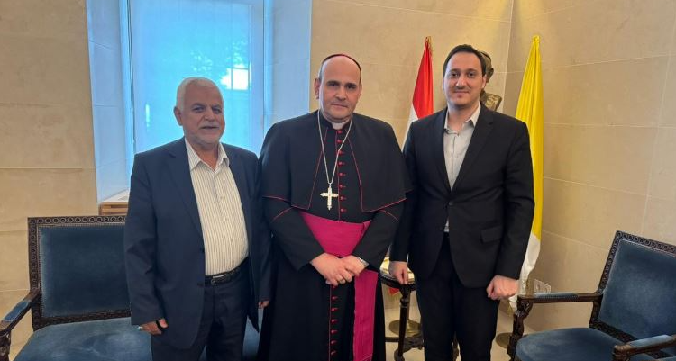 وفد من "حزب الله" زار السفير البابوي معزيا بوفاة البابا