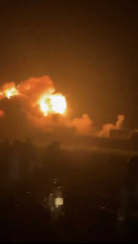 هاجم الجيش الهندي مواقع باكستانية حول مدينة مظفر آباد بعدة صواريخ باليستية.