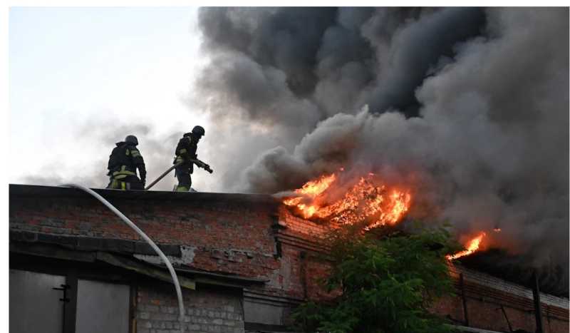 انفجارات وانقطاع كهرباء في هجوم روسي واسع على أوكرانيا انفجارات وانقطاع كهرباء في هجوم روسي واسع على أوكرانيا