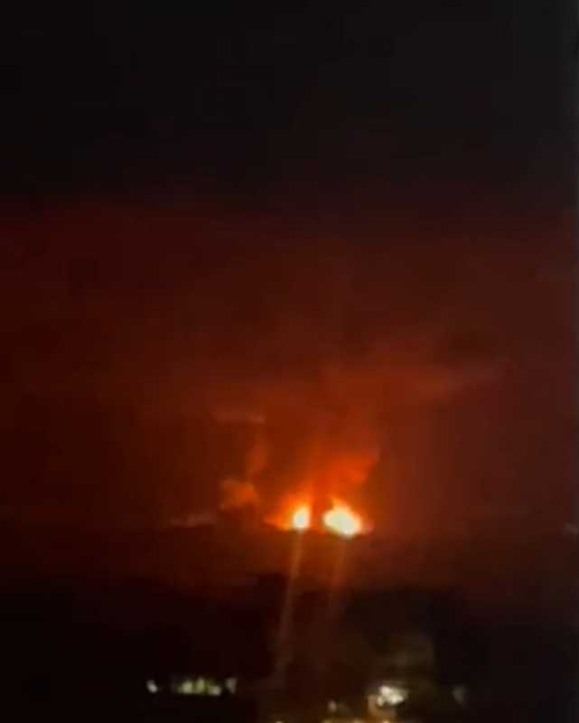 حزام ناري عنيف من الطيران الحربي للعدو الارهابي الإسرائيلي على إقليم التفاح في جنوبي لبنان