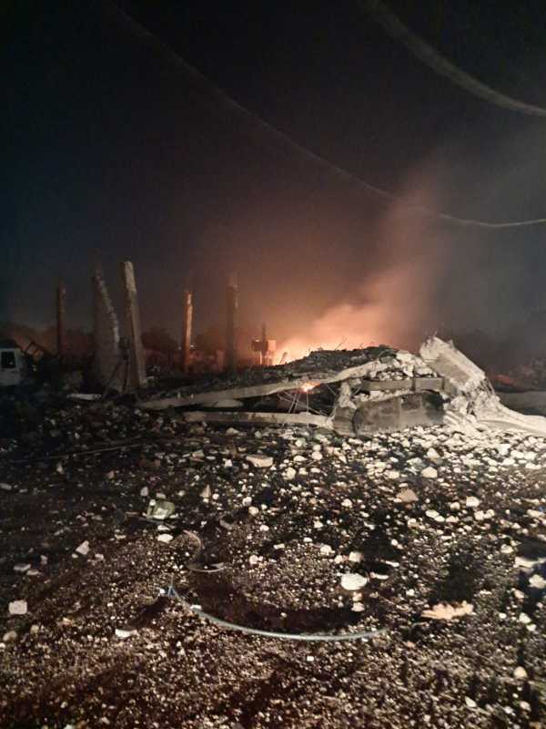 بين قرار الحكومة وموقف المقاومة.. السلم الأهلي على المحك!.. بين قرار الحكومة وموقف المقاومة.. السلم الأهلي على المحك!..