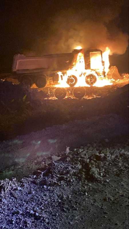 العدو الإسرائيلي الارهابي المجرم يعتدي بطائرة مسيرة بصاروخين على كميون لنقل