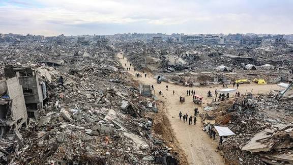 الإعلام الحكومي في غـ.ـزة يكشف عن حصيلة عامَين من الـعـ.دوان 90% من القطـ.ـاع مدمّر