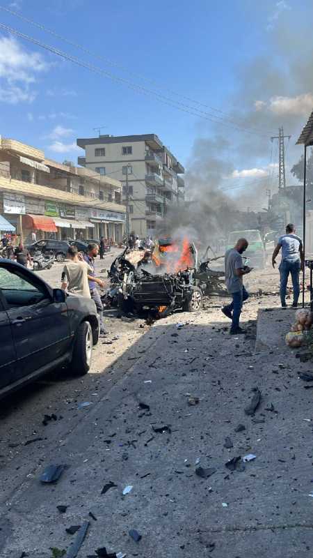 اعتداء صارخ على المدنيين في لبنان من قبل العدو الإسرائيلي الارهابي المجرم  اغارة على سيارة فيها زوجا