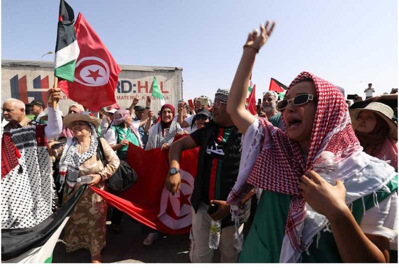 «قافلة الصمود» التضامنية مع غزة تصل إلى ليبيا «قافلة الصمود» التضامنية مع غزة تصل إلى ليبيا