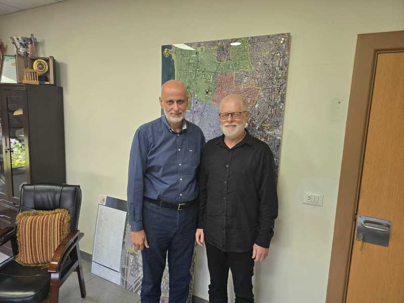 قام عضو مجلس بلدية بيروت المهندس عماد فقيه بزيارة رئيس اتحاد بلديات الضاحية الجنوبية المهندس محمد ضر