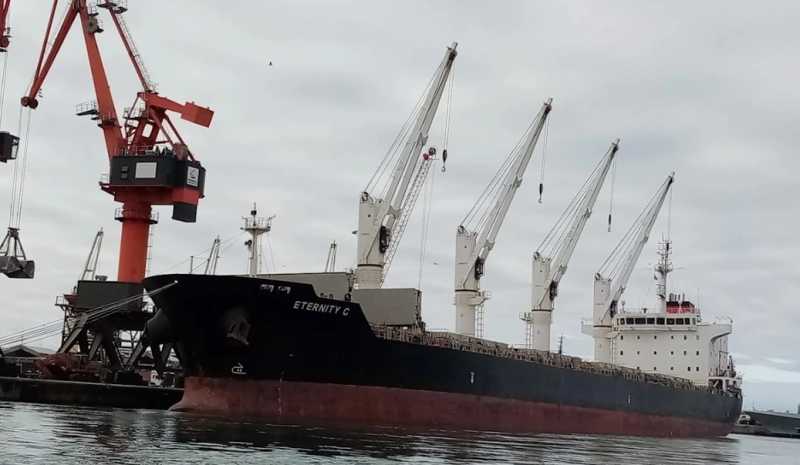 صنعاء تتبنّى استهداف «ETERNITY C»