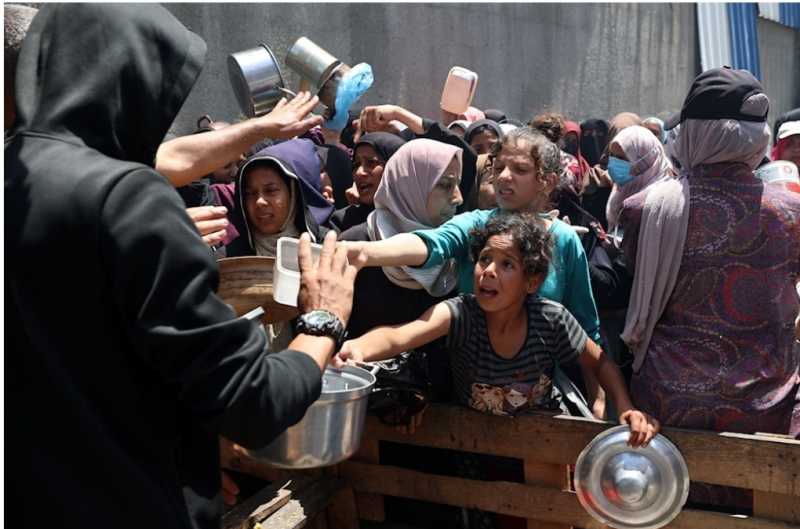 في غزة 2.1 مليون فلسطيني مهددون بالموت جوعاً