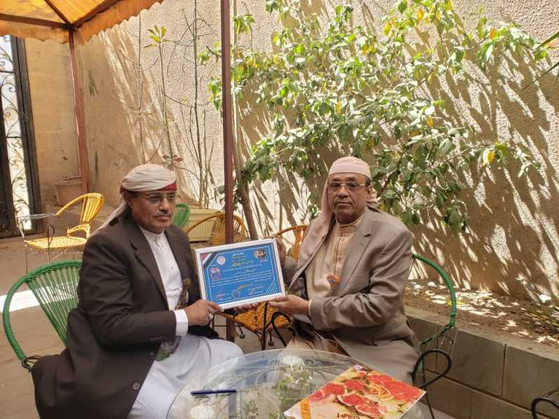 الحملة الدولية لكسر الحصار عن مطار صنعاء الدولي تكرم الفريق ركن سلطان السامعي عضو المجلس السياسي الأ