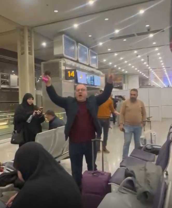 ازمة اللبنانيين العالقين في مطار طهران منذ صباح اليوم