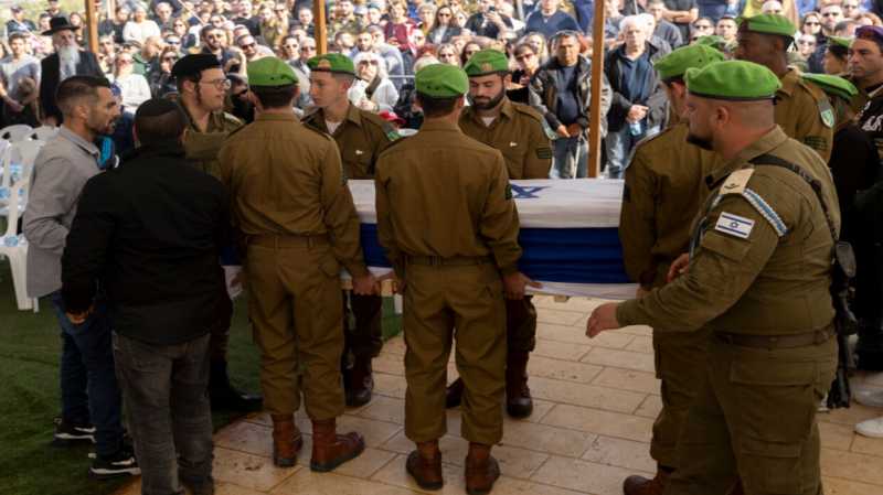 "القناة 12" طاقم كامل من لواء "ناحال" قتل في غزة