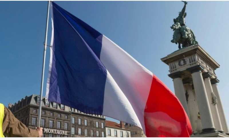 فتح تحقيق في فرنسا بحق رئيس وزراء لبناني سابق لبنان  