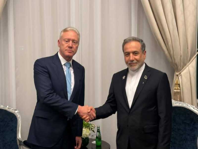 الخارجية اللبنانية وزير الخارجية يوسف رجّي التقى نظيره الإيراني عباس عرقتشي في الدوحة.