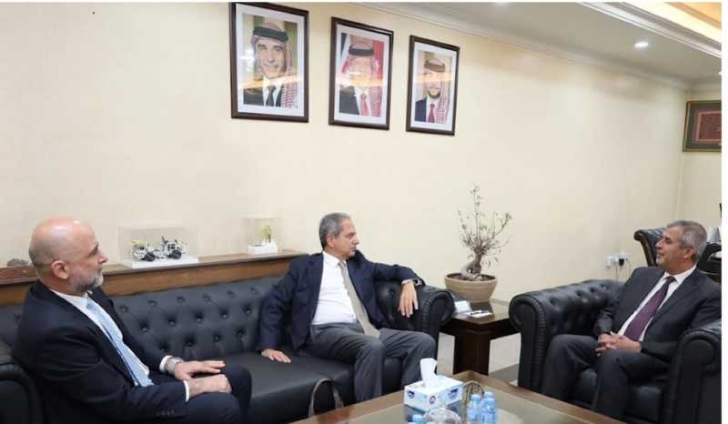 وزير الطاقة الأردني مستعدون لتزويد لبنان بالغاز والكهرباء