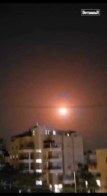 إعلام العدو انفجارات قوية متتالية تهز وسط البلاد