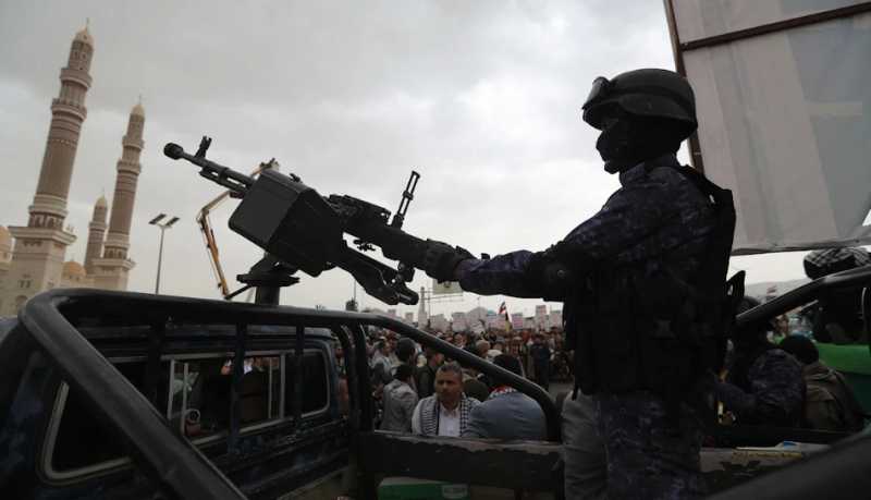 «أنصار الله» تعلن تنفيذ ضربة «مزدوجة» ضد أهداف إسرائيلية «أنصار الله» تعلن تنفيذ ضربة «مزدوجة» ضد أهداف إسرائيلية