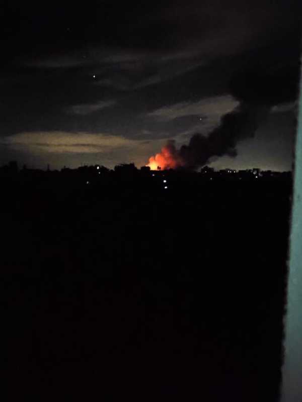 طائرات الاحتلال شنت غارة جديدة وهي الثالثة على شمال مخيم النصيرات وسط قطاع غزة.