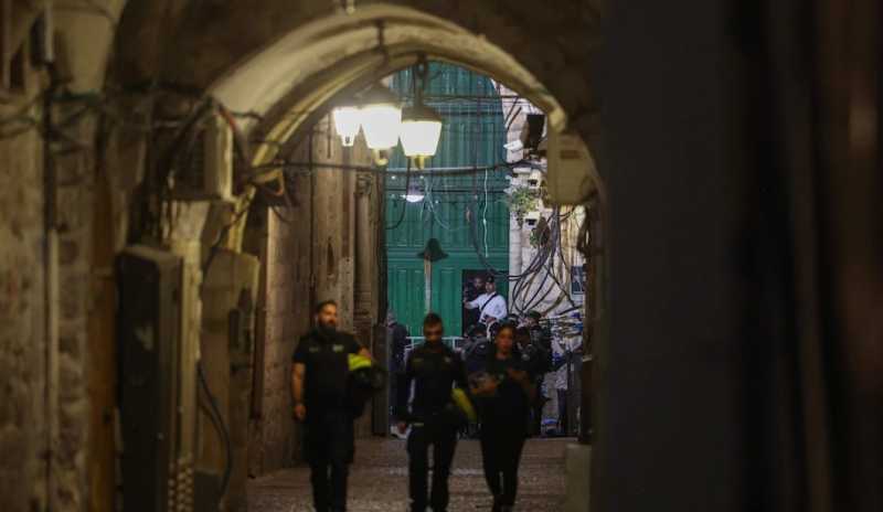 إصابة ضابط إسرائيلي وجرح عنصر أمن في عملية طعن بالقدس