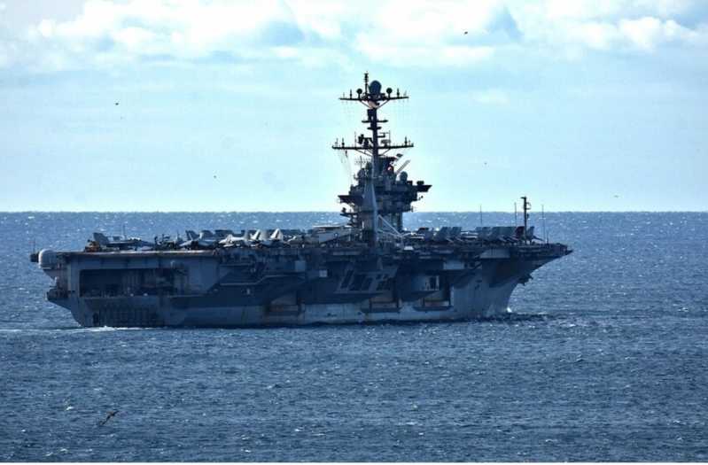 هروب سريع لحاملات الطائرات الأمريكية  الهجوم اليمني السادس على هاري"ترومان"