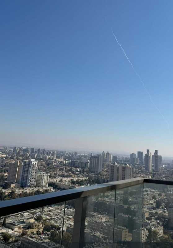 القوةُ الصاروخيةُ في القواتِ المسلحةِ اليمنيةِ نفذت عمليةً عسكريةً نوعية استهدفتْ ما يسمى بوزارةِ ال