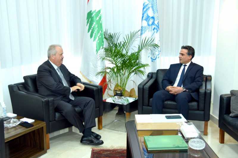 مستشار رئيس الجمهورية لاعادة الاعمار الدكتور علي حمية في اجتماع مع وزير المالية ياسين جابر حول اعادة