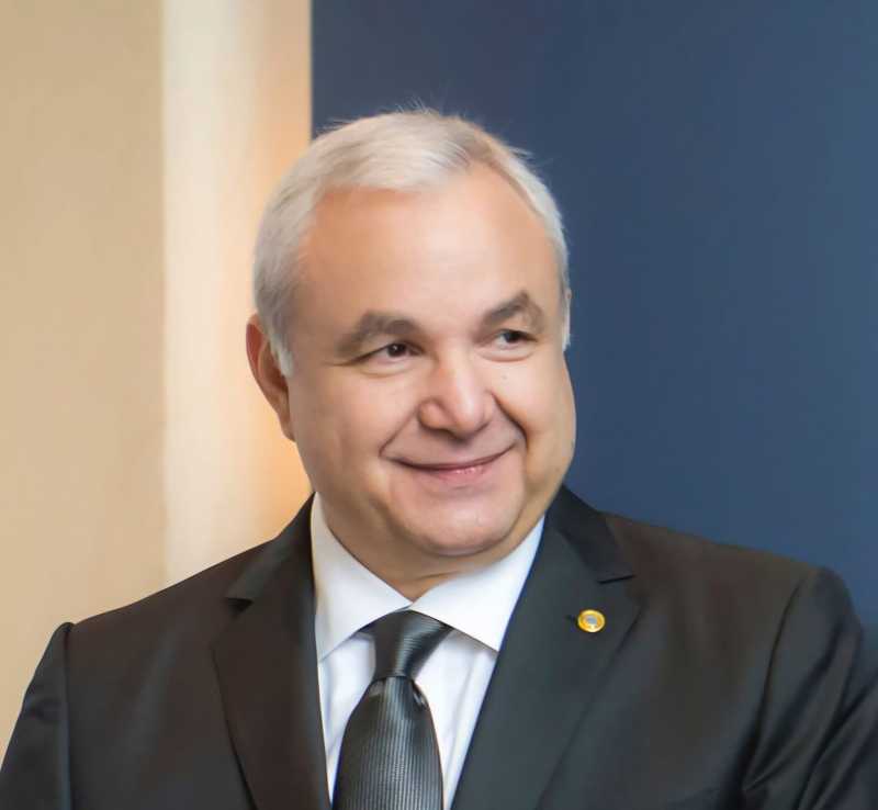 صدر عن نائب رئيس مجلس الوزراء ووزير الداخلية والدفاع السابق إلياس المر البيان التالي