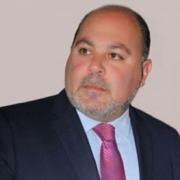 عدنان عبدالله الجنيد... ناطقُ اليمن الثائر، ولسانُ المحور المتقدّم في معركة الكلمة.