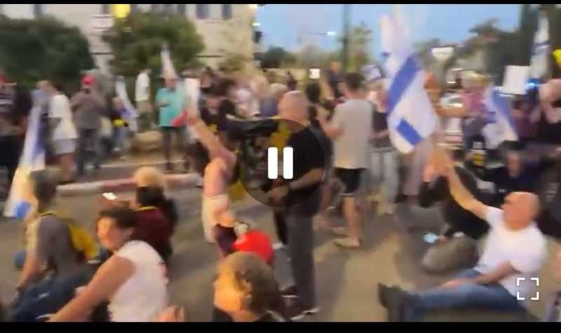 وسائل إعلام يمنية عدوان أمريكي يستهدف العاصمة صنعاء بسلسلة غارات