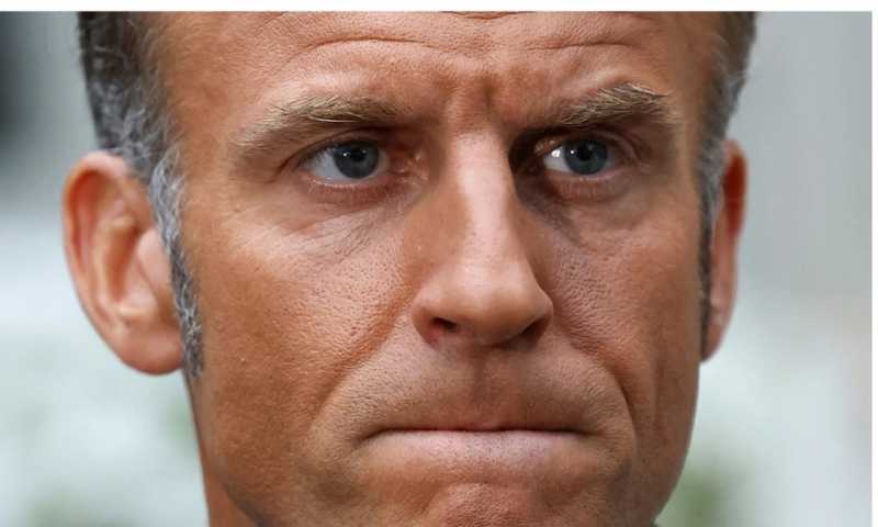 ماكرون بوتين «غول على أبوابنا»