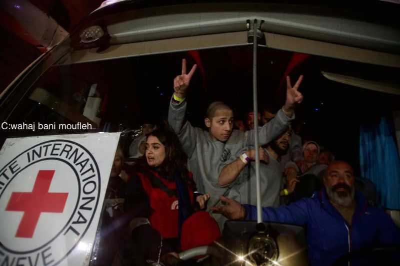 إسرائيل تفرج عن الدفعة الأولى من الأسرى الفلسطينيين