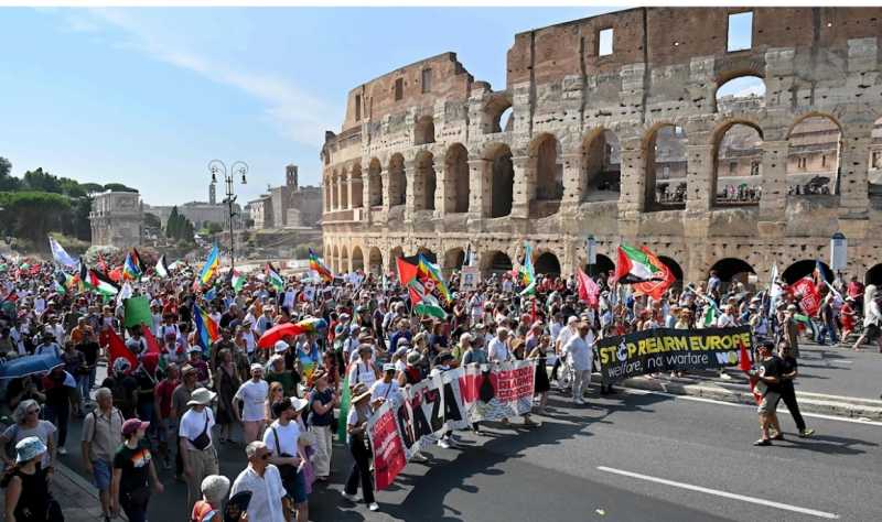 جامعة إيطالية تُقاطِع إسرائيل لا شراكة مع نظام مجرم جامعة إيطالية تُقاطِع إسرائيل لا شراكة مع نظام مجرم