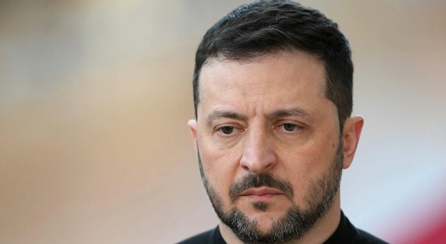 زيلينسكي يرفض تقاسم الأراضي مع موسكو... ومبعوث بوتين في ميامي