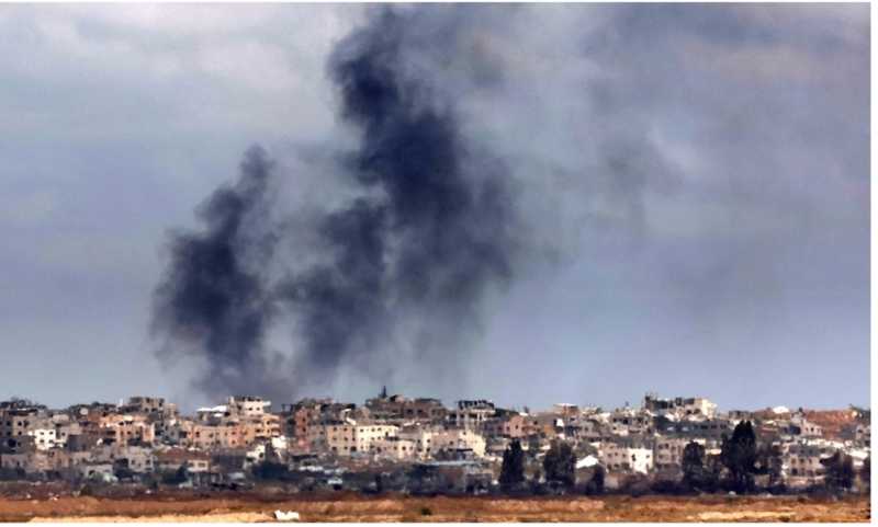 عشرات الشهداء في غزة... و«حماس» تحذر من «هندسة التجويع»