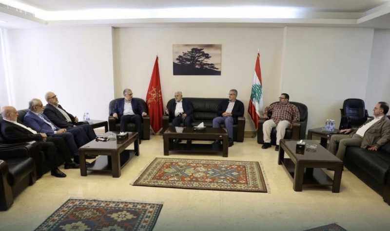 النائب امين شري وعضو المجلس السياسي ومسؤول ملف الاحزاب في حزب  الحاج محمود قماطي