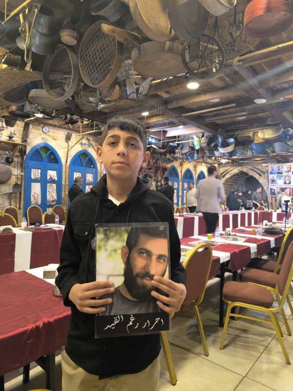 مُحرَّرون فلسطينيون التقوا بـ«مفقودي أثر» هل تُحرّك المعلومات الجديدة ملف الأسرى؟ مُحرَّرون فلسطينيون التقوا بـ«مفقودي أثر» هل تُحرّك المعلومات الجديدة ملف الأسرى؟