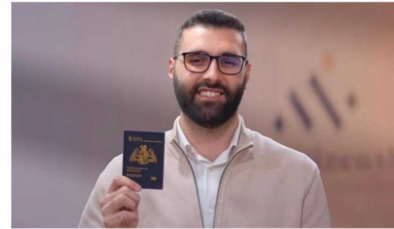 معتزّ... «باع أرضه»؟ معتزّ... «باع أرضه»؟