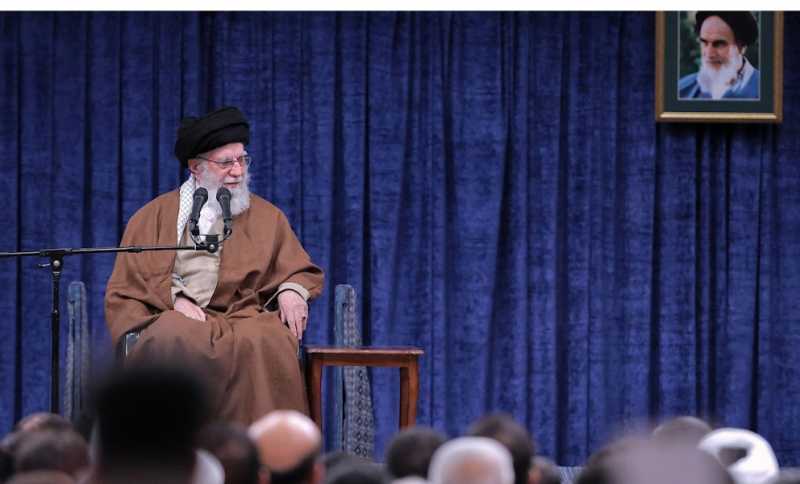 السيد القائد الخامنئي العدو فشل بتحقيق أهدافه... والحركتان العسكرية والعلمية تتقدّمان بزخم